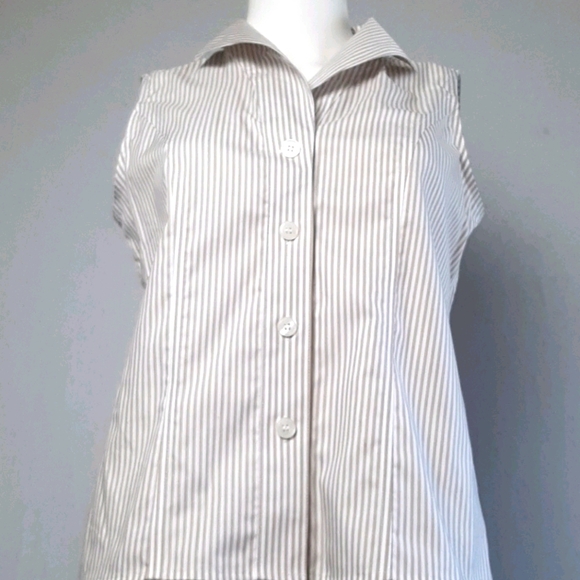 Calvin Klein button down sleeveless top - Picture 3 of 9